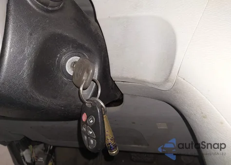 2012 Toyota Sienna Se 8 Passenger z USA, uszkodzony, nr VIN 5TDXK3DC8CS181008